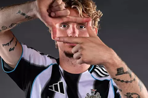 "ميسي ذو المترين".. من شتوتجارت إلى نيوكاسل: من هو نيك فولمايد؟